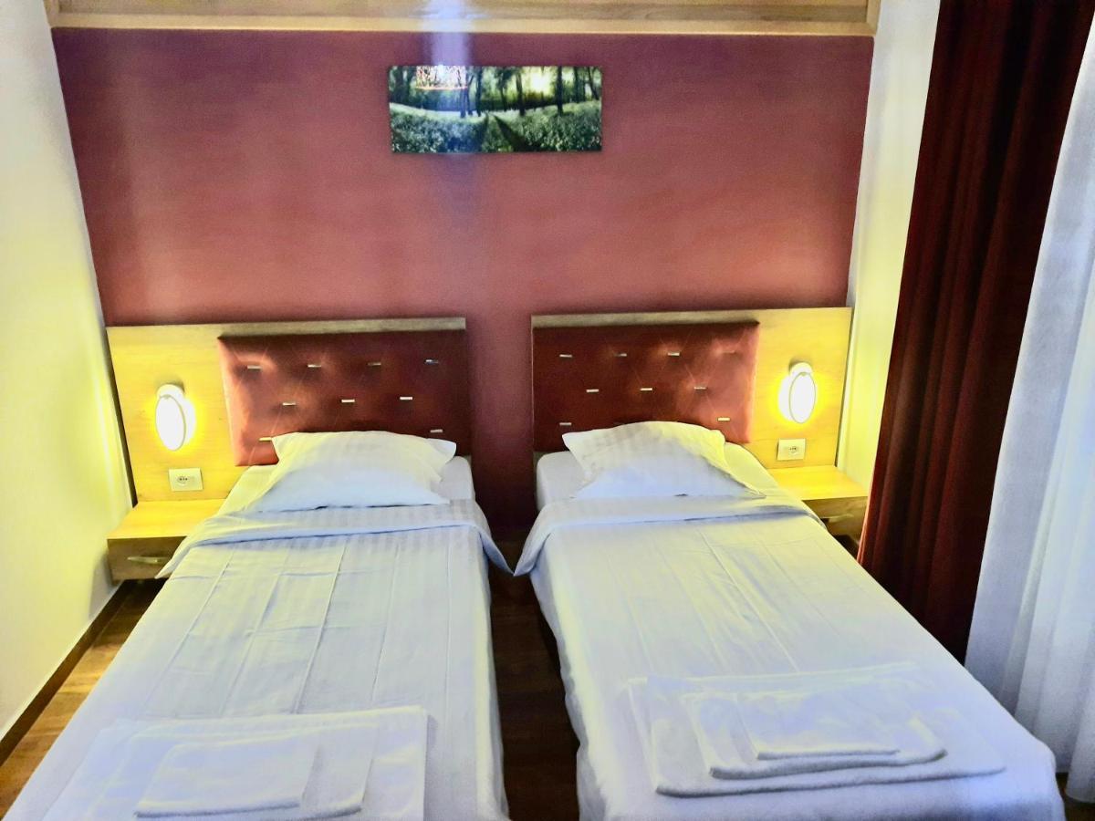 Vila Alexander B&B 발보너 외부 사진