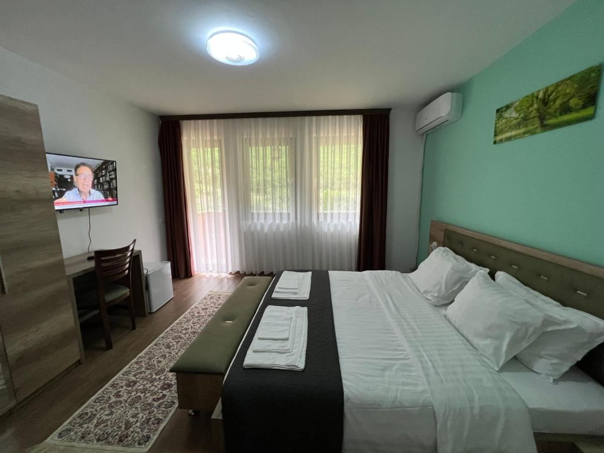 Vila Alexander B&B 발보너 외부 사진