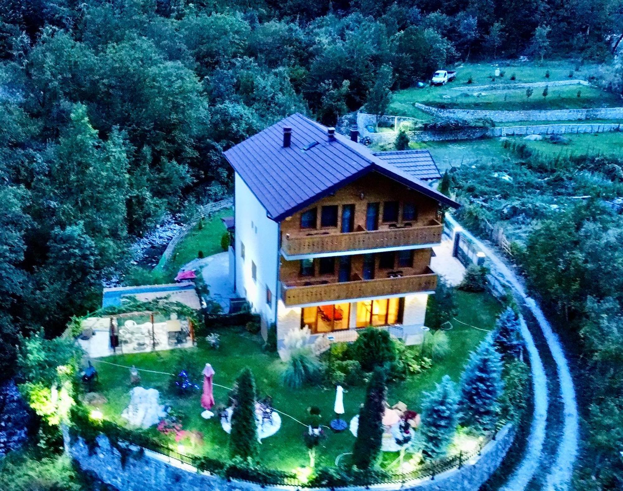 Vila Alexander B&B 발보너 외부 사진