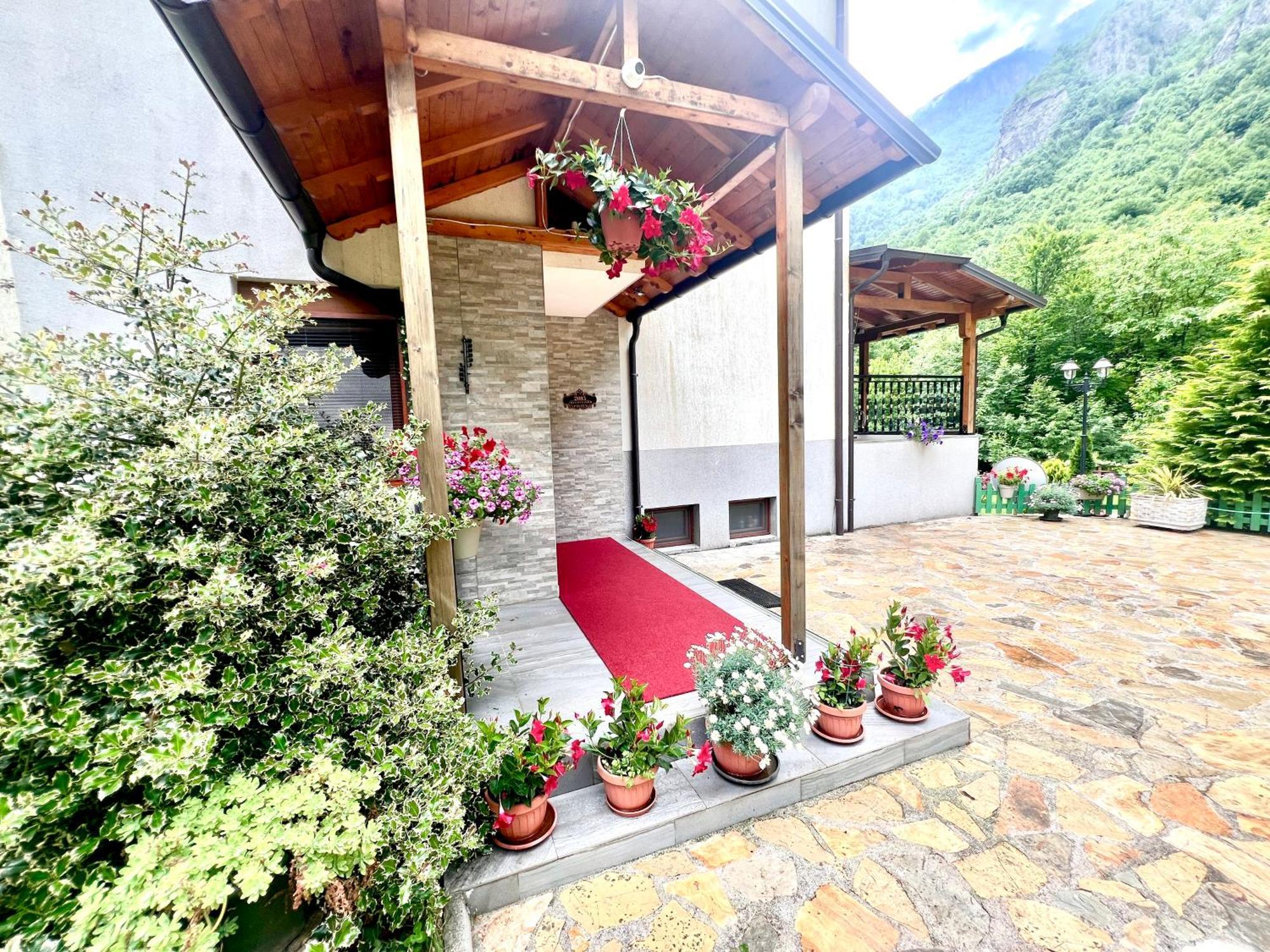 Vila Alexander B&B 발보너 외부 사진