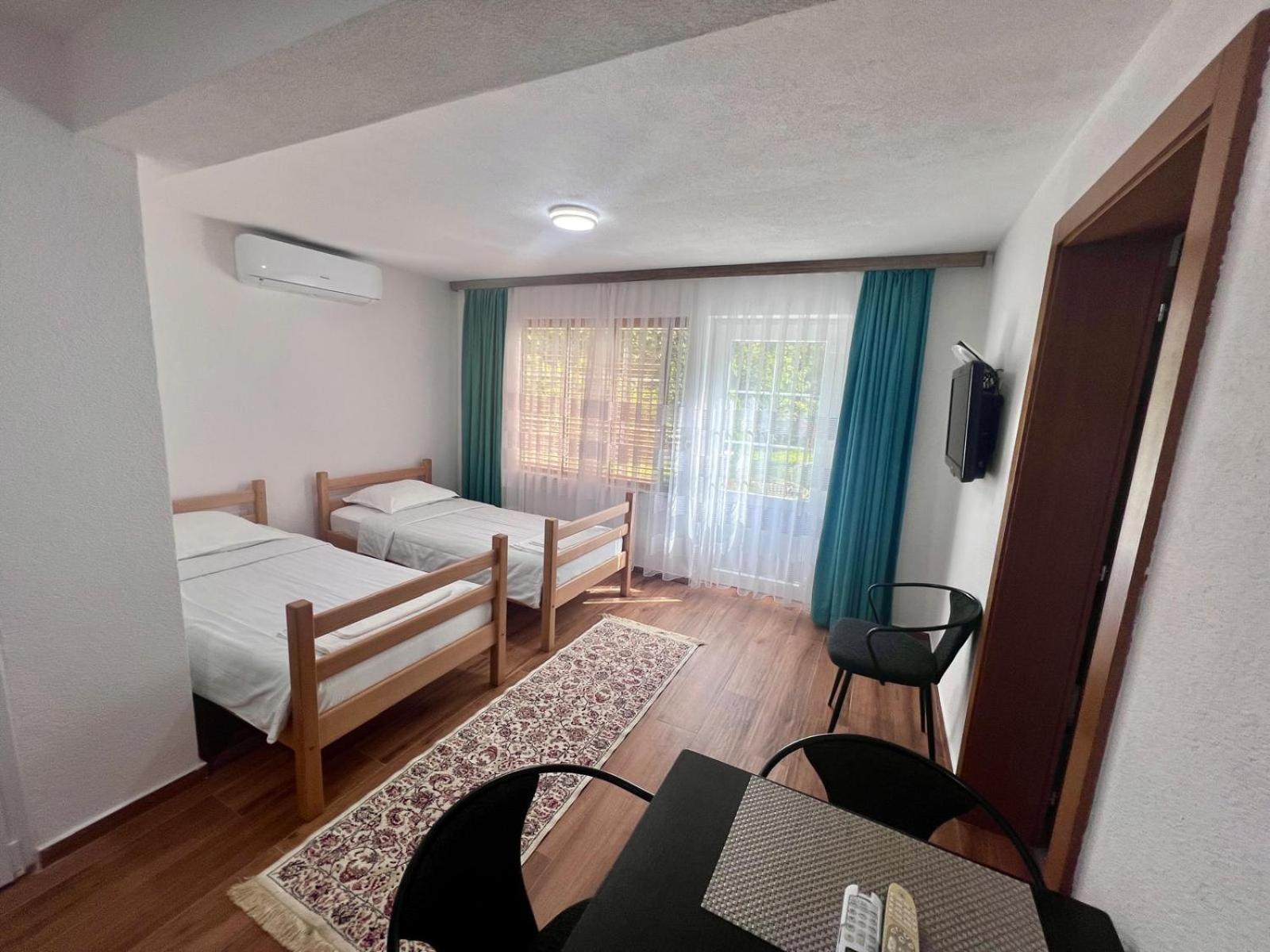 Vila Alexander B&B 발보너 외부 사진