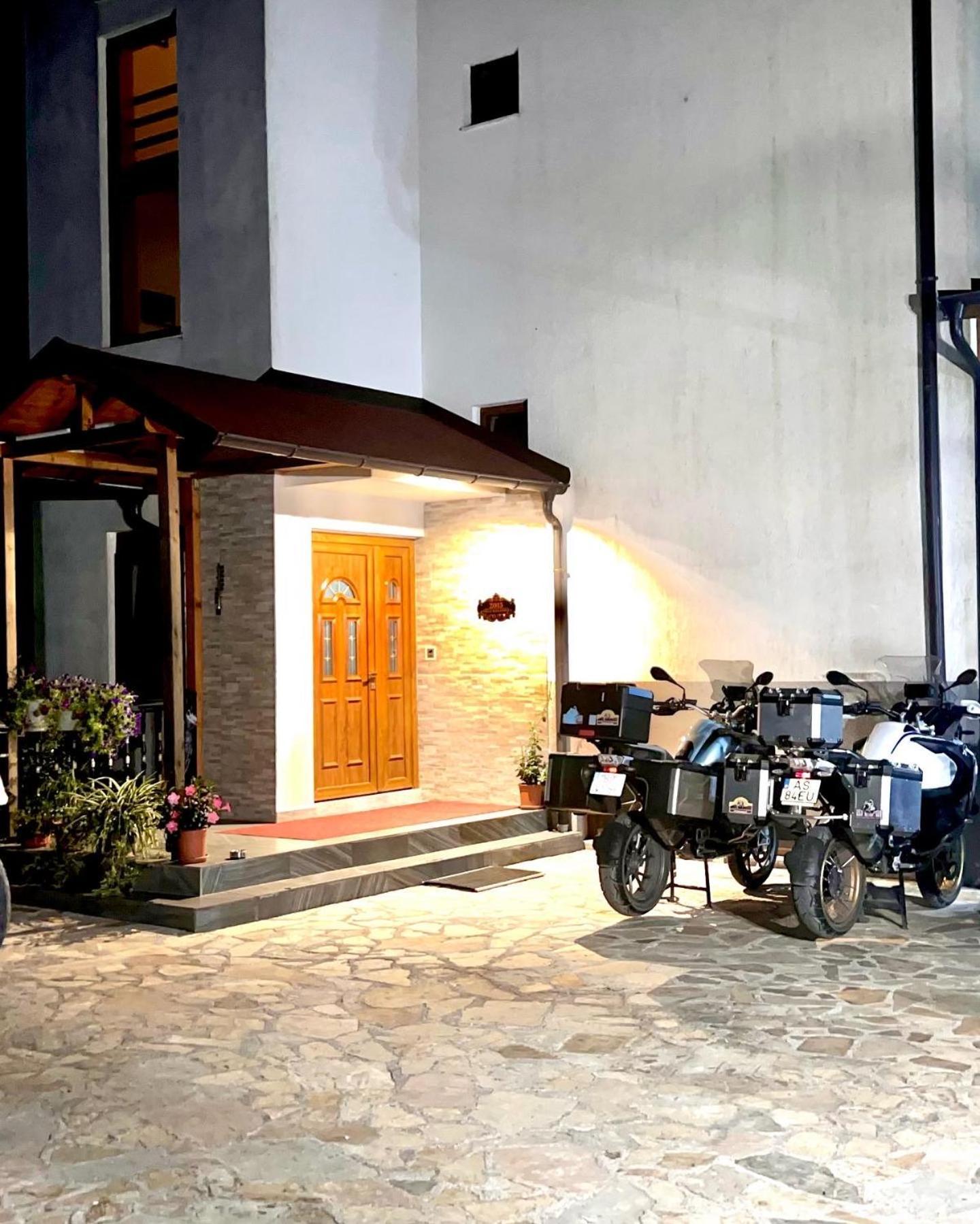 Vila Alexander B&B 발보너 외부 사진