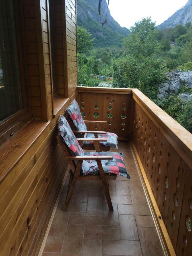 Vila Alexander B&B 발보너 외부 사진