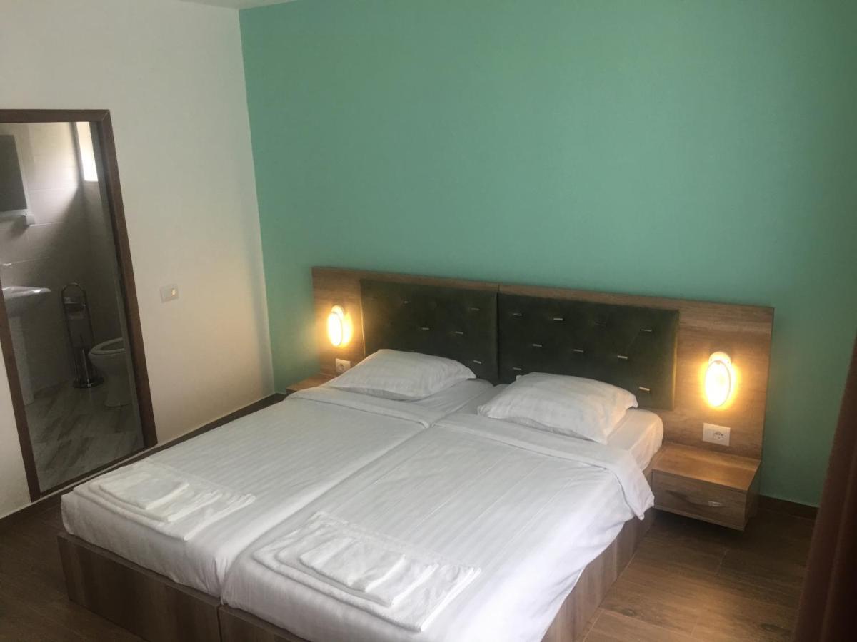 Vila Alexander B&B 발보너 외부 사진